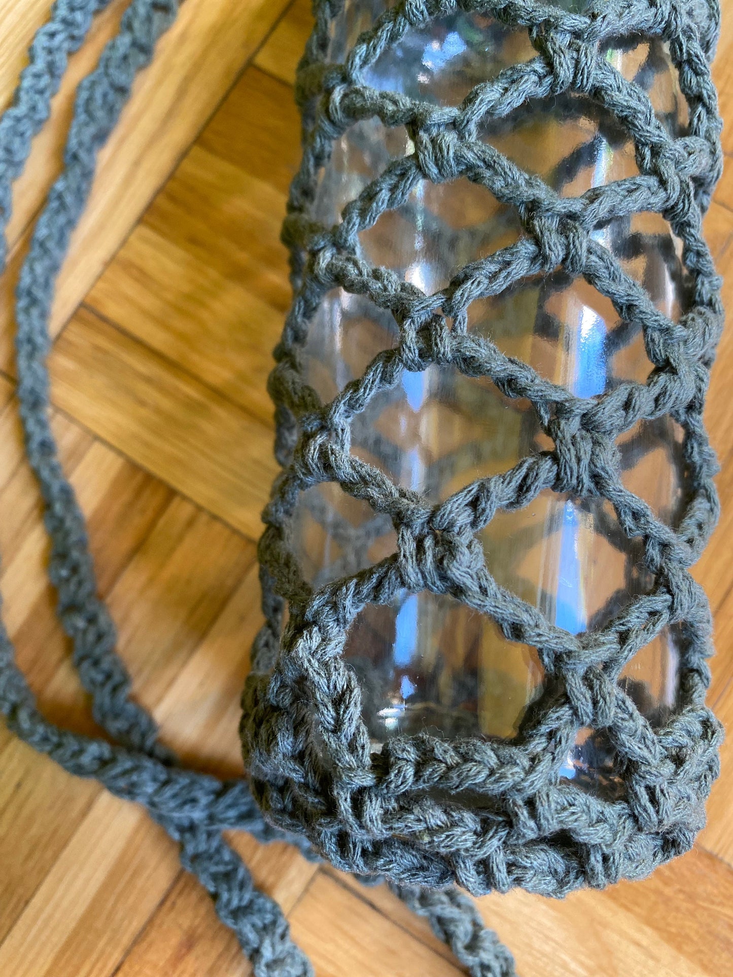 Mesh bottle holder, strong bottle holder, crochet water bottle holder, water bottle pouch, crossbody bottle holder, net holder