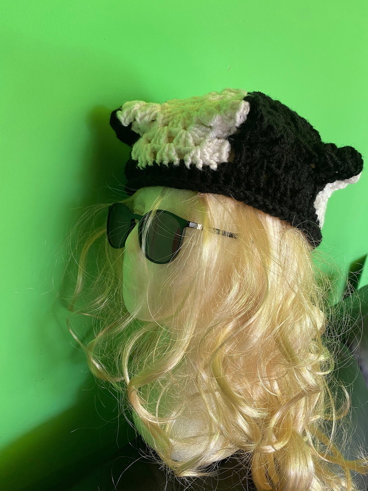 Crochet Chessboard Beanie: Black and White Hexagon Hat