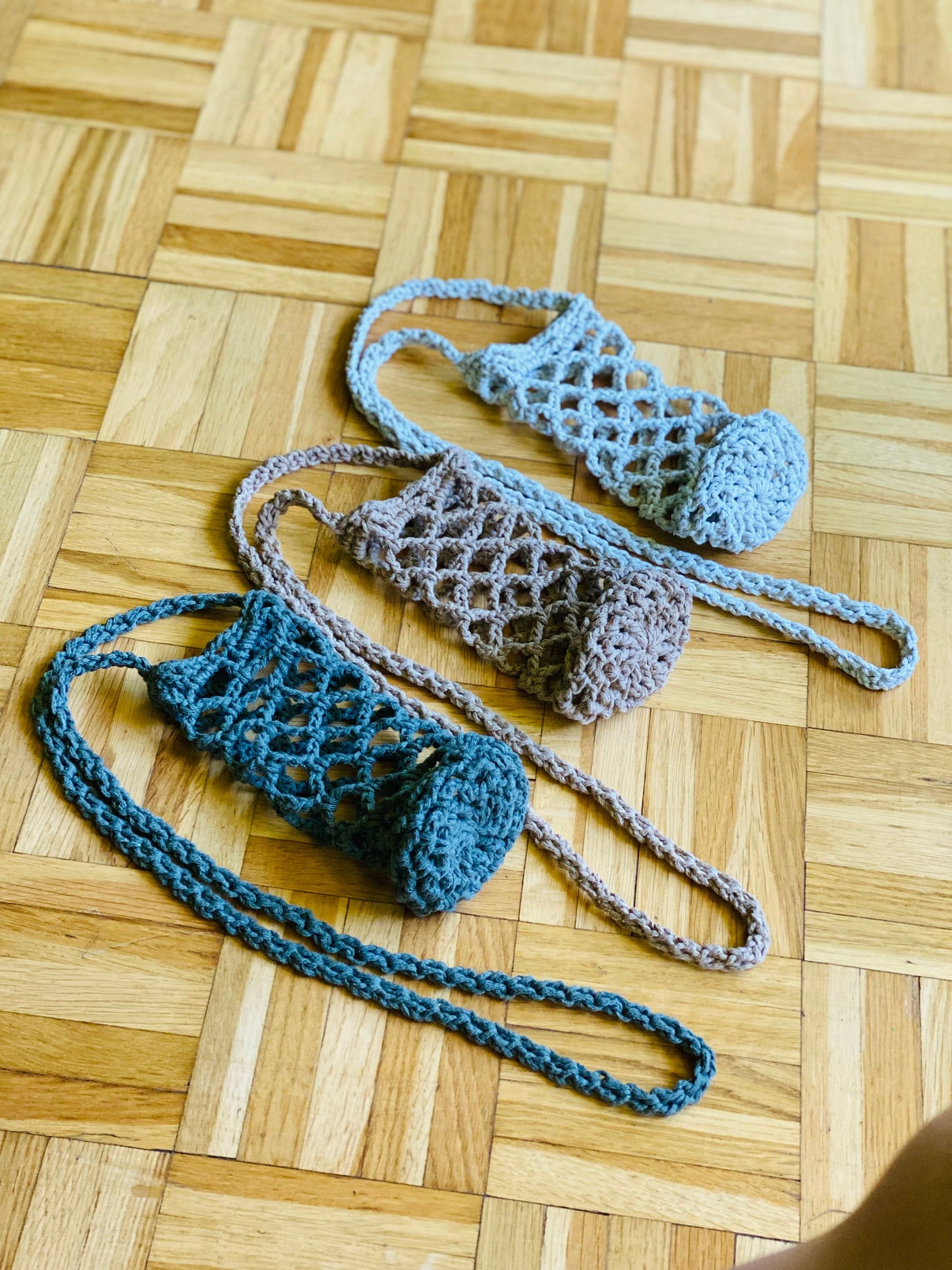 Mesh bottle holder, strong bottle holder, crochet water bottle holder, water bottle pouch, crossbody bottle holder, net holder