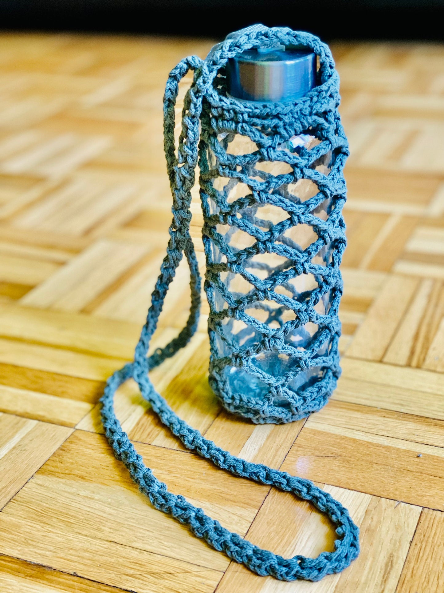 Mesh bottle holder, strong bottle holder, crochet water bottle holder, water bottle pouch, crossbody bottle holder, net holder