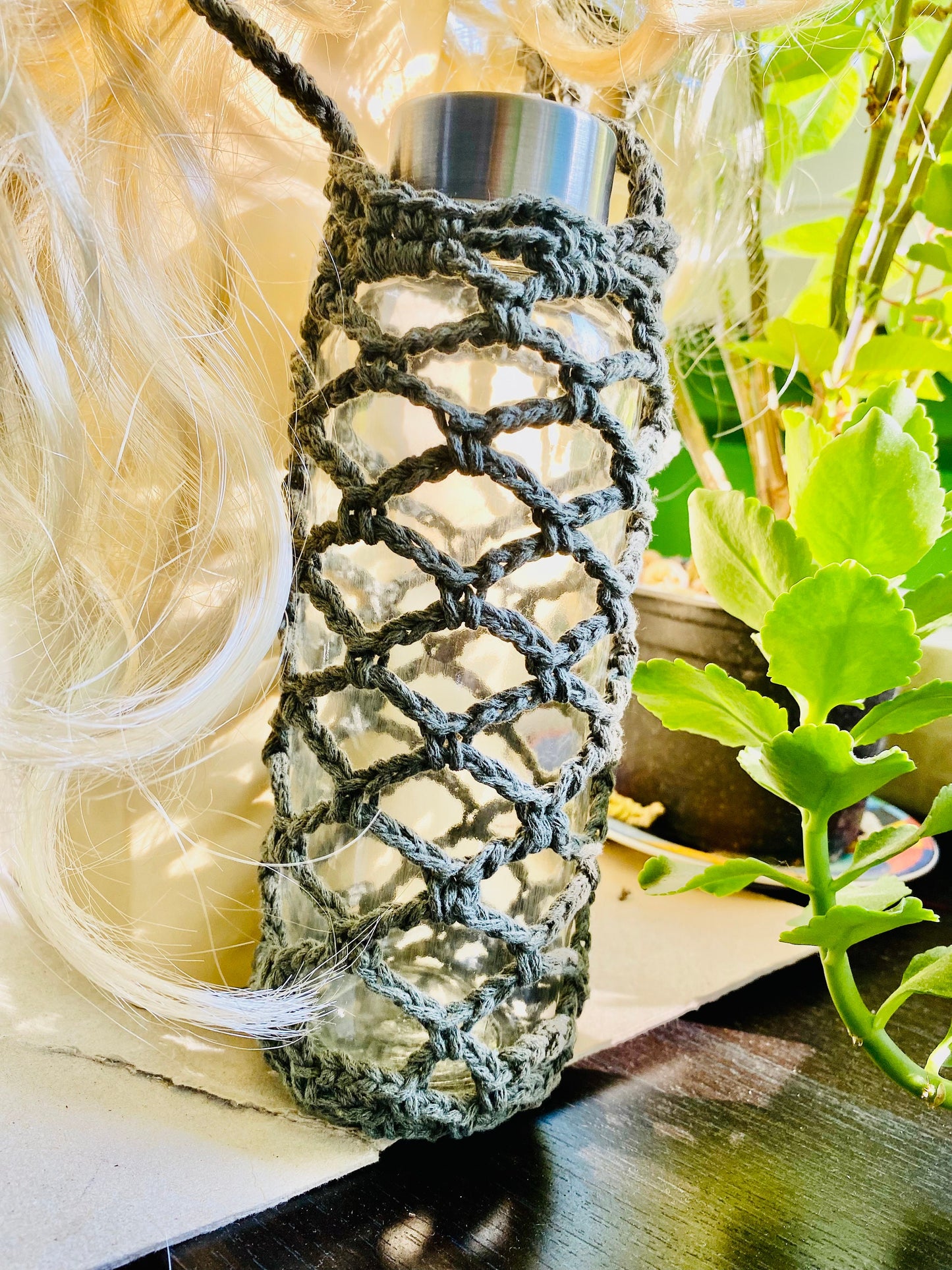 Mesh bottle holder, strong bottle holder, crochet water bottle holder, water bottle pouch, crossbody bottle holder, net holder