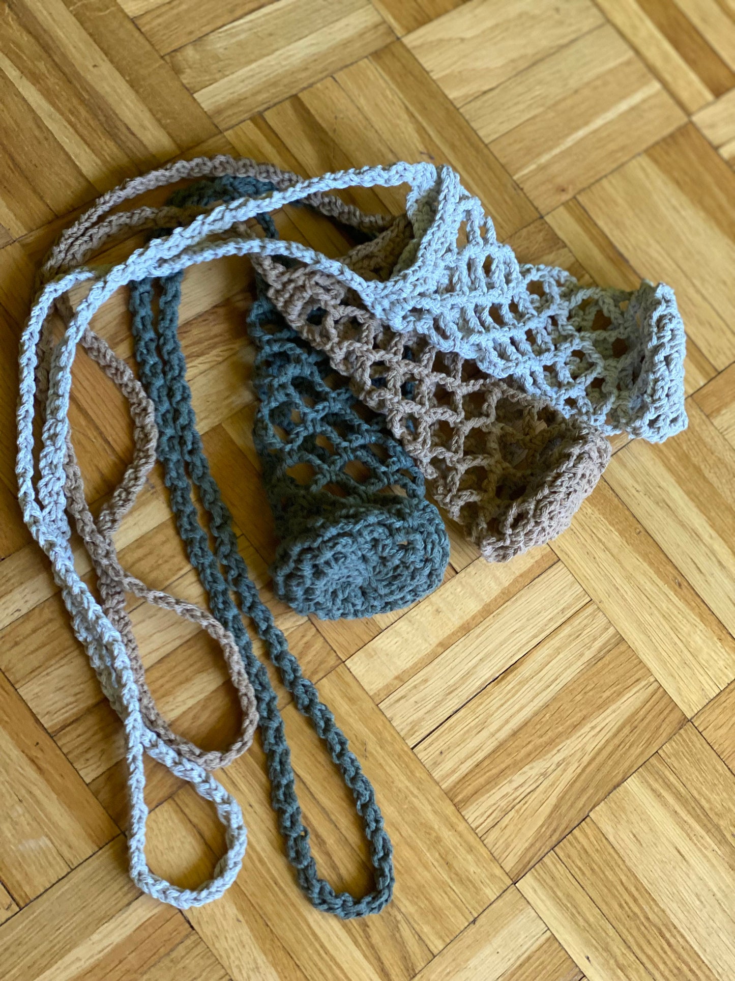 Mesh bottle holder, strong bottle holder, crochet water bottle holder, water bottle pouch, crossbody bottle holder, net holder