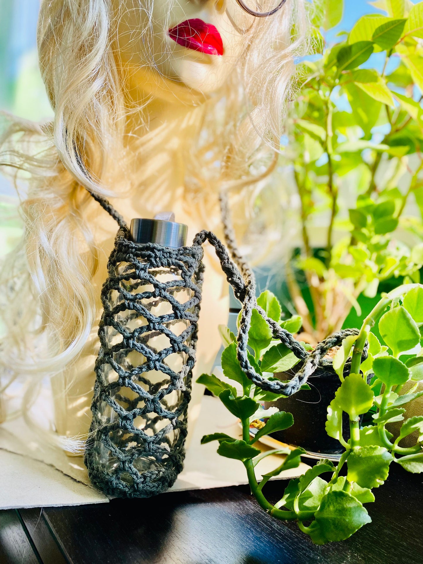 Mesh bottle holder, strong bottle holder, crochet water bottle holder, water bottle pouch, crossbody bottle holder, net holder