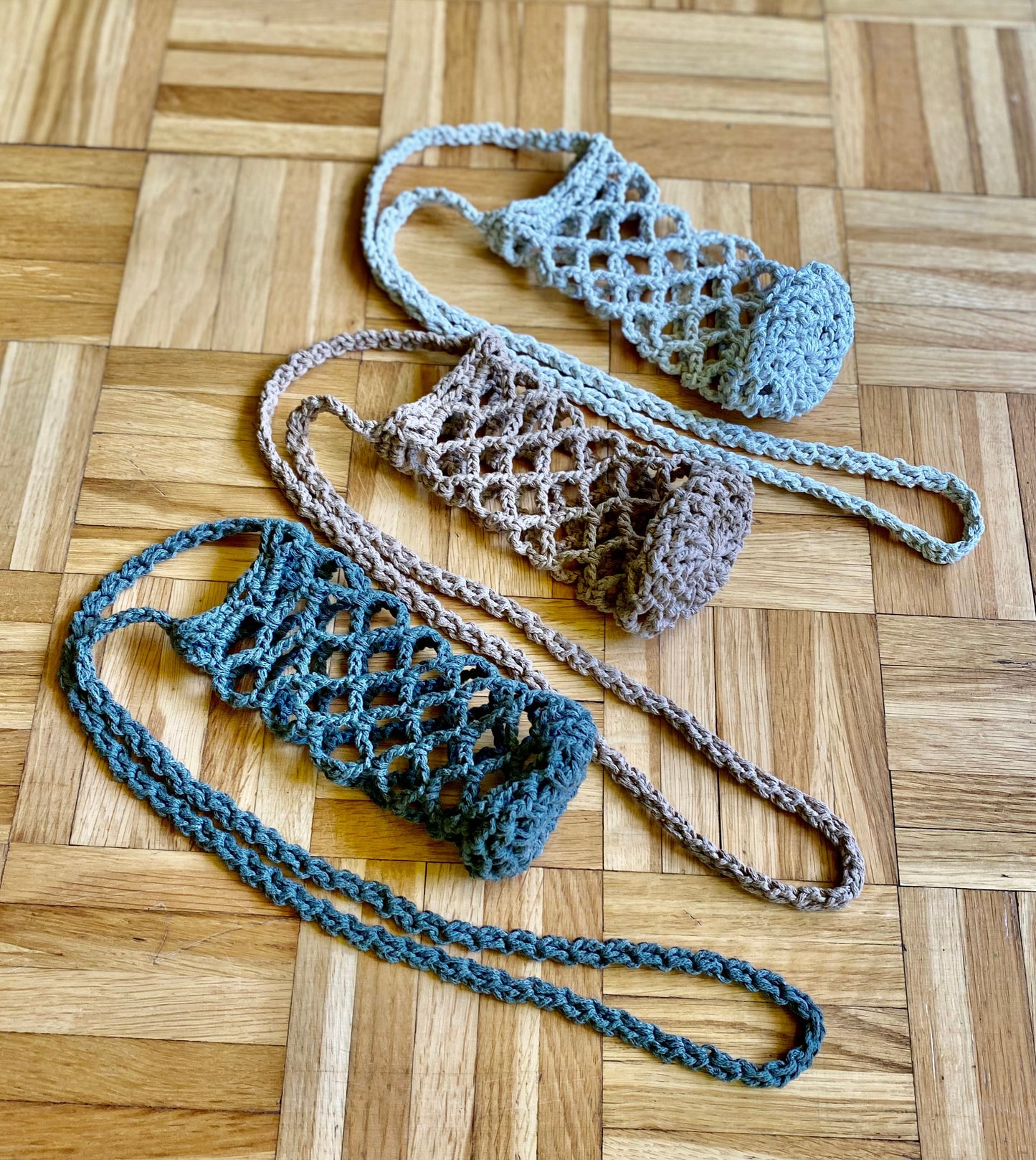 Mesh bottle holder, strong bottle holder, crochet water bottle holder, water bottle pouch, crossbody bottle holder, net holder